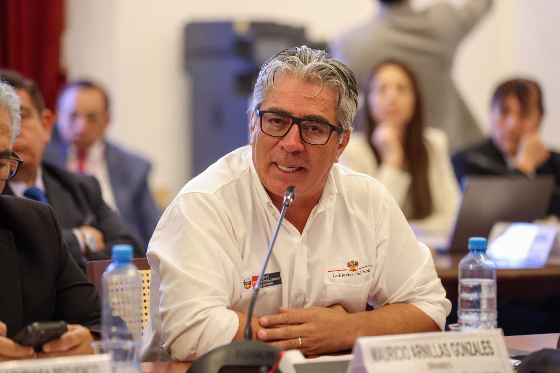 Ministro de Vivienda al Senado: “El agua potable es transparente, no tiene color político”